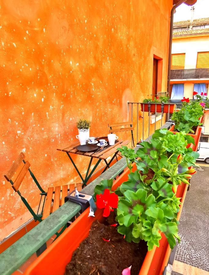 Old Town Apartment With Terrace - Live Love Lake Peschiera del Garda Exterior photo