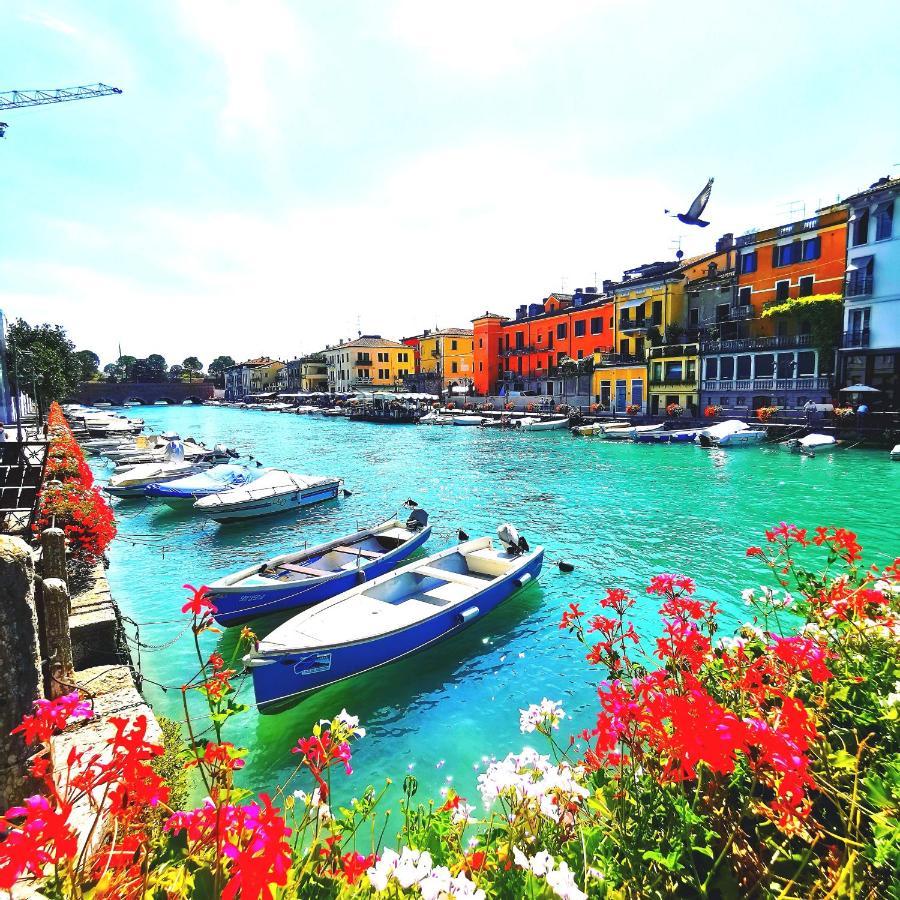 Old Town Apartment With Terrace - Live Love Lake Peschiera del Garda Exterior photo